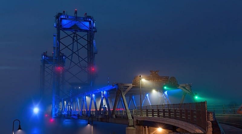 Memorial Bridge by Sharon Seaward