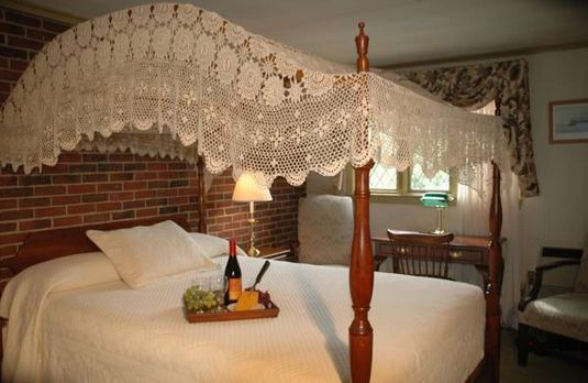 Lamie's Inn and Tavern